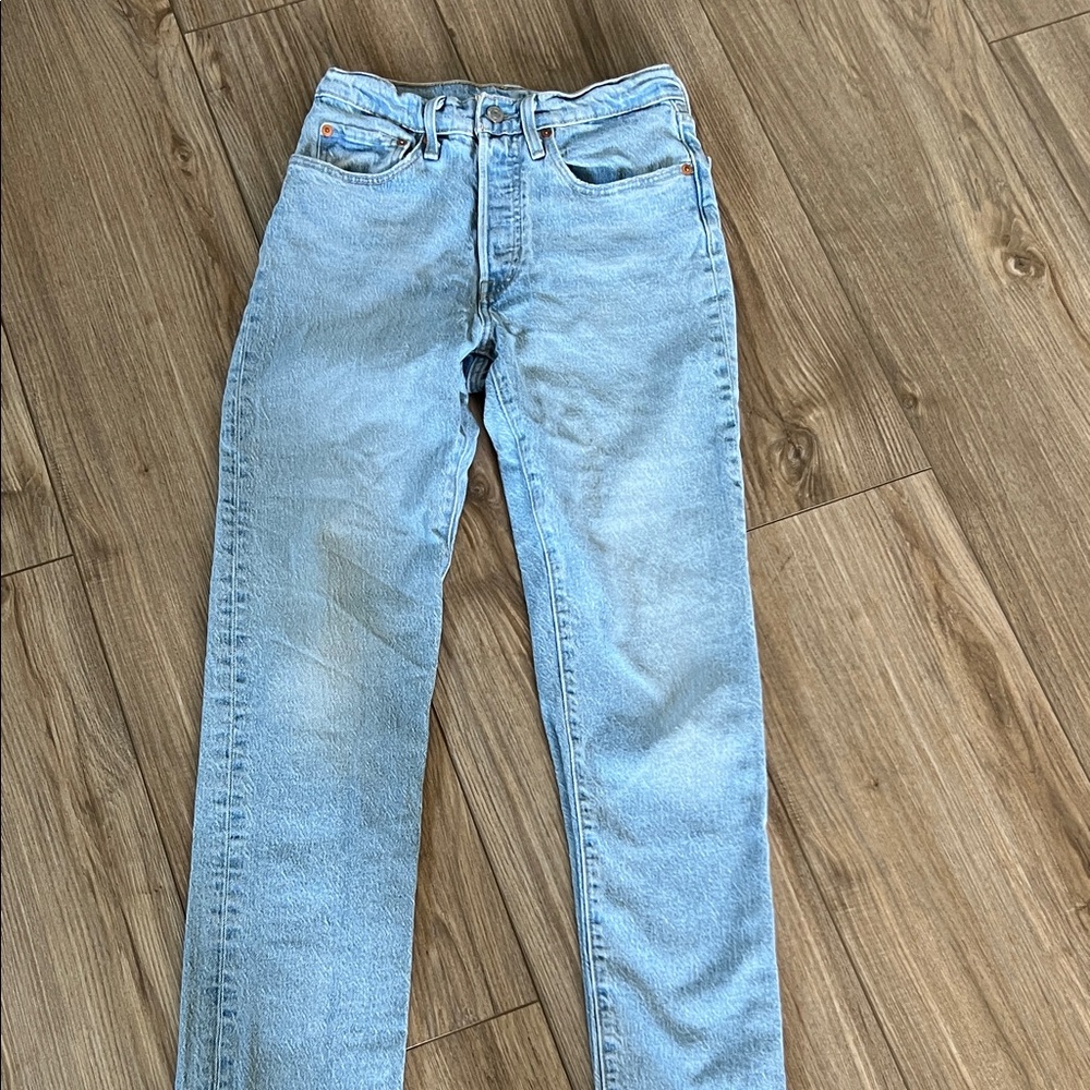 👖 Levi’s Women’s Straight Leg, Button-Fly Jeans - Light Blue